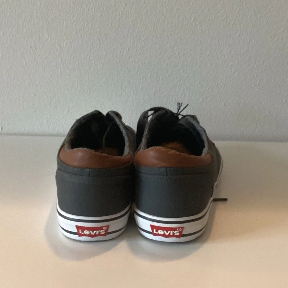 Levi's‎ Men's Gray Canvas Low-Top Sneakers with Brown Trim Size 10.5 NB